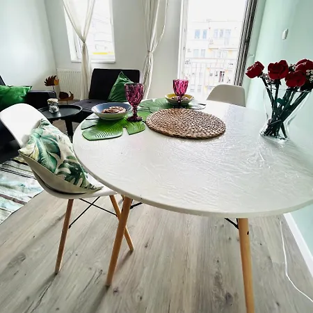 Urban Oasis In The Center Of Apartamento